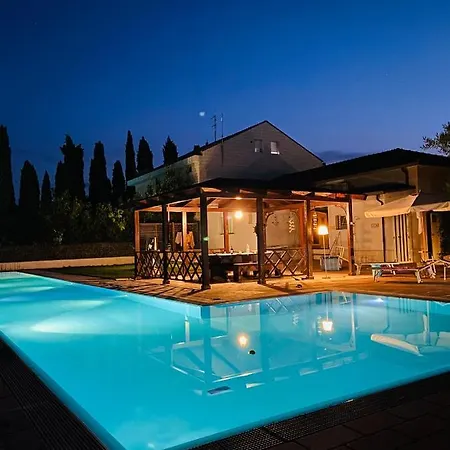 Villa Con Piscina 25 Metri ヴィラ キエウティ